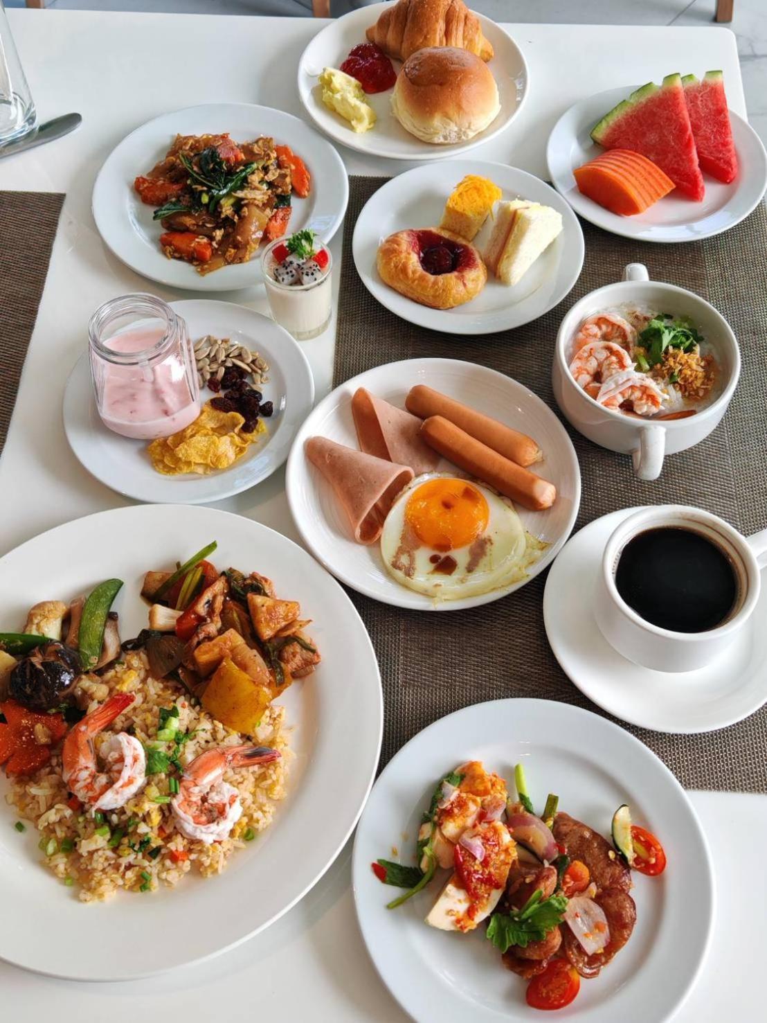 Arize Hotel Sri Racha Сирача Экстерьер фото